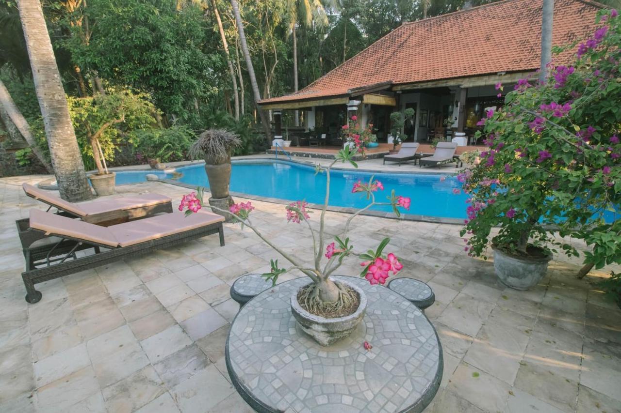 Bali North Beach B&B Tianyar Exterior photo