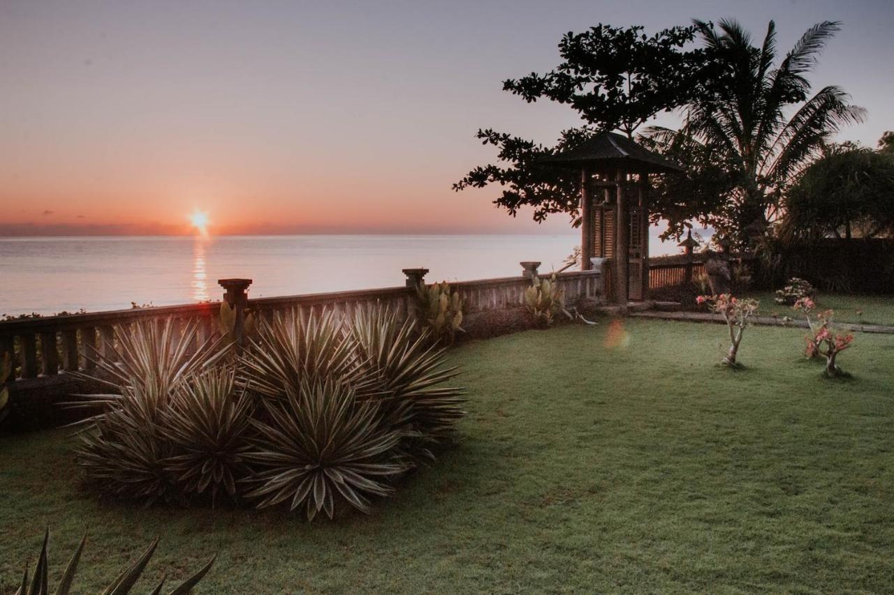 Bali North Beach B&B Tianyar Exterior photo
