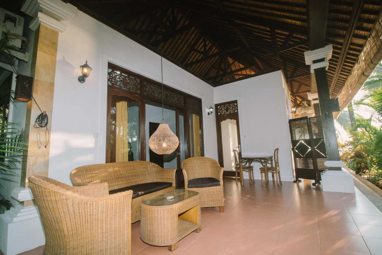 Bali North Beach B&B Tianyar Exterior photo