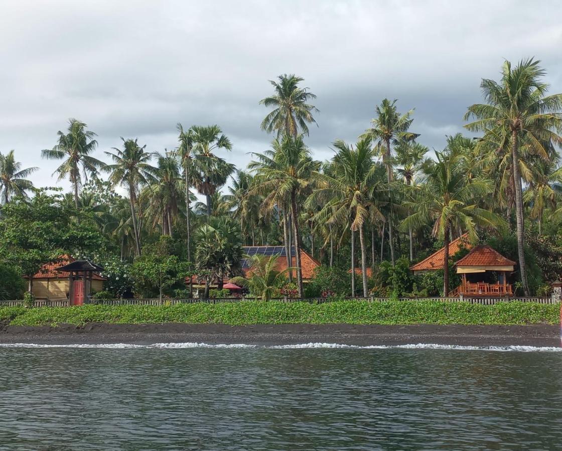 Bali North Beach B&B Tianyar Exterior photo