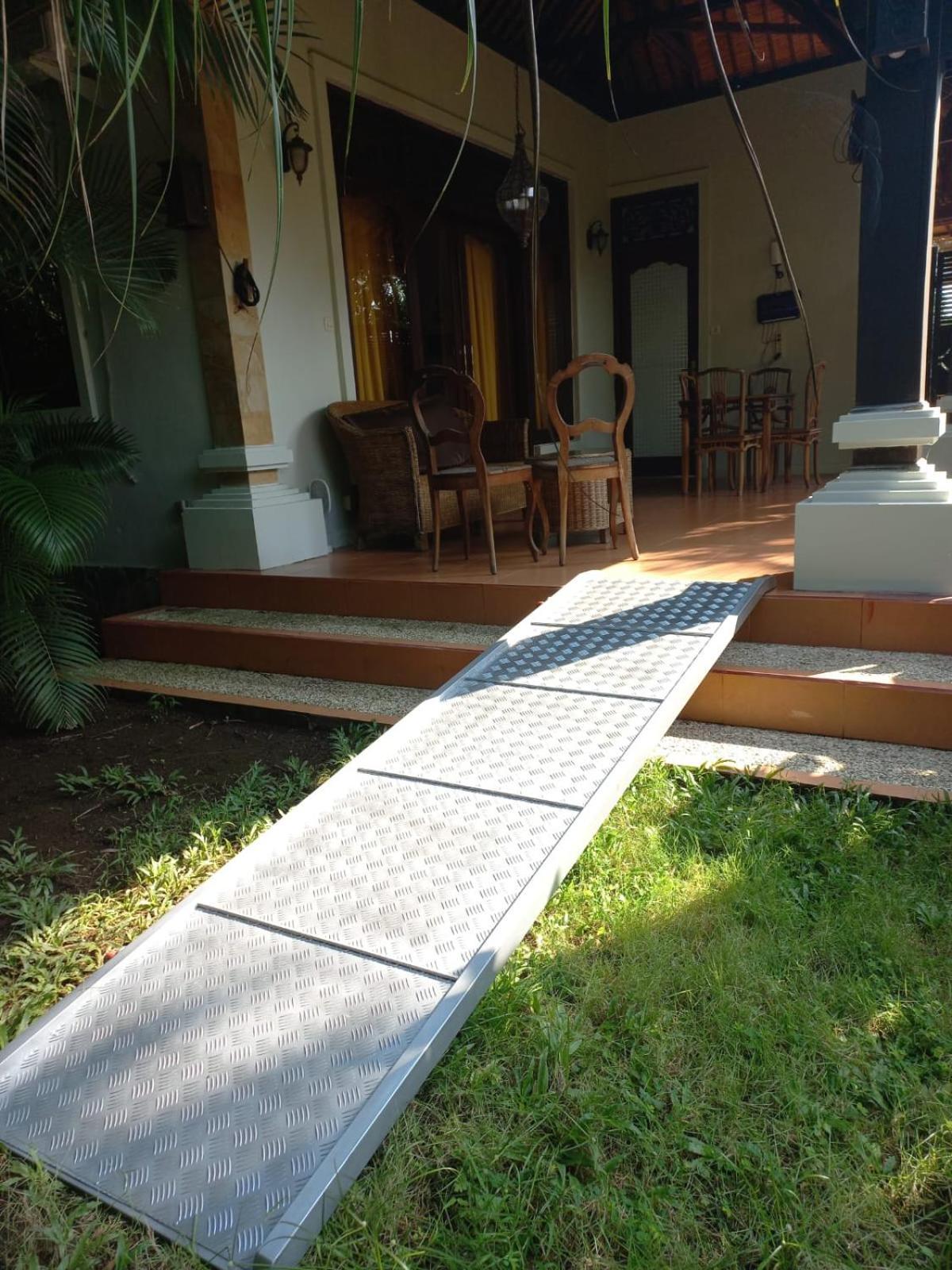 Bali North Beach B&B Tianyar Exterior photo