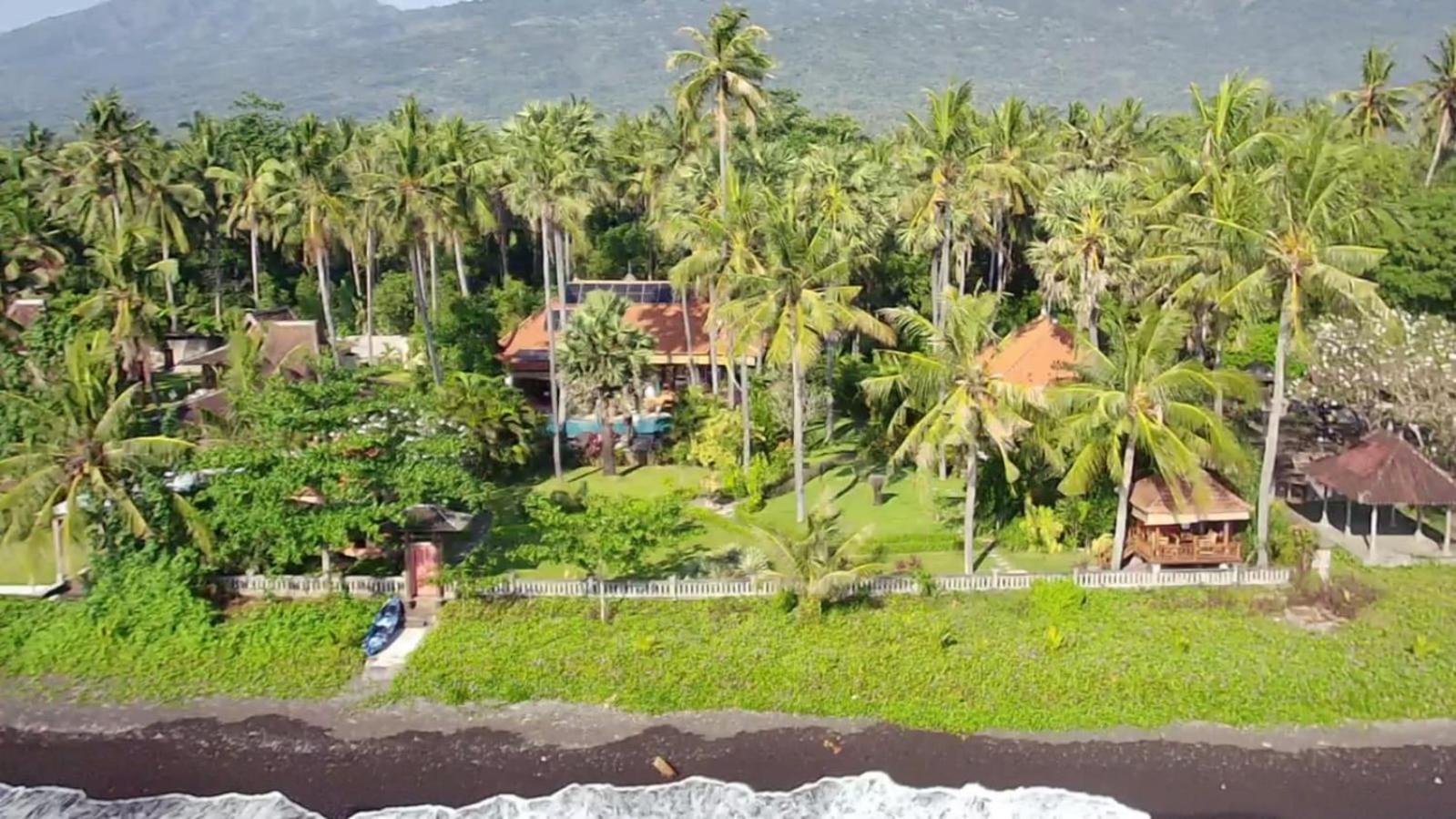 Bali North Beach B&B Tianyar Exterior photo